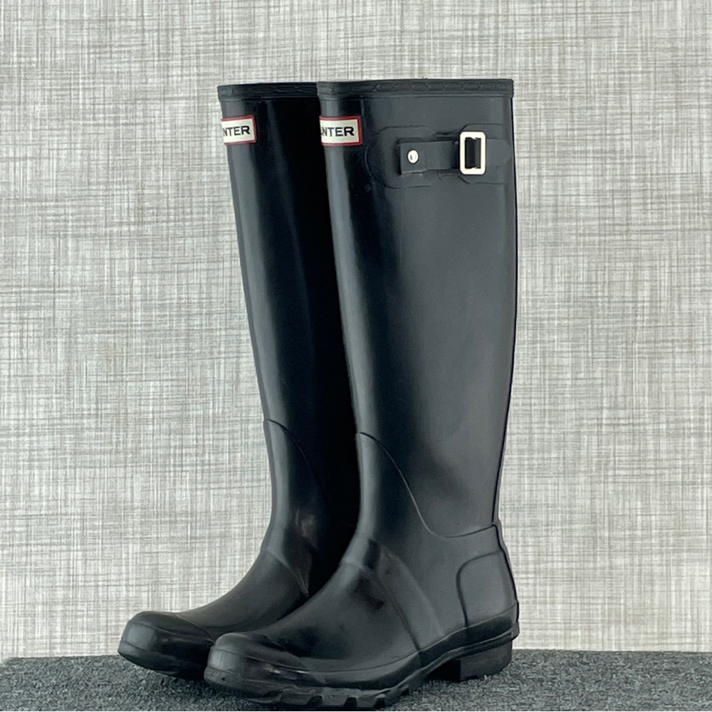 Hunter Women's Tall Black Rain Boots - Picture 9 of 10